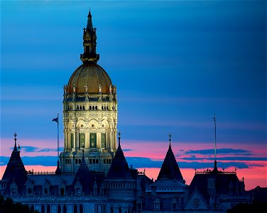 ct state capitol building at sunset