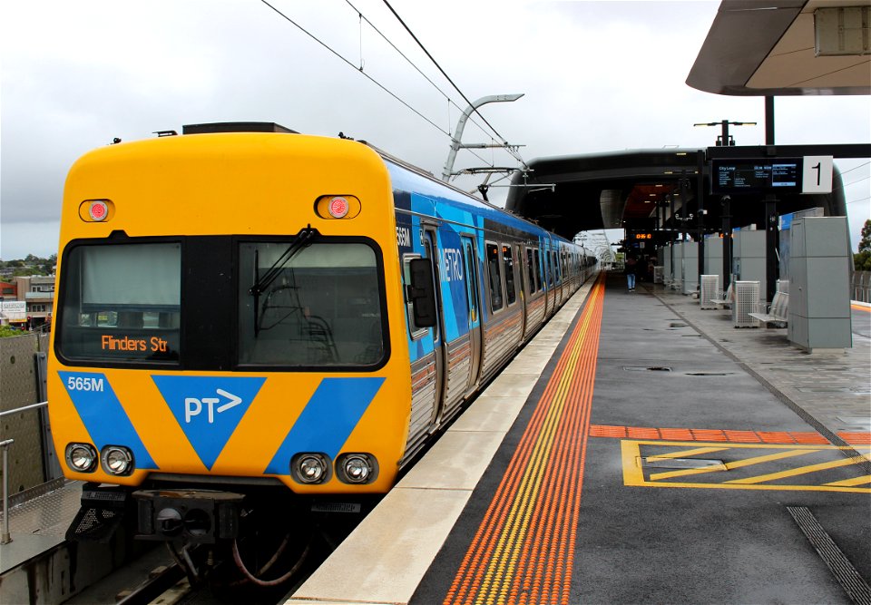 Comeng train at Clayton