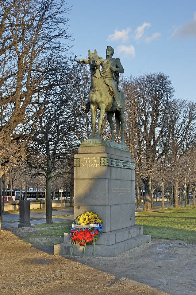 Monument to Simon Bolivar, South American political leader, in Pa