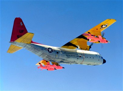 DC-130A_VC-3_with_BQM-34S_in_flight_1976