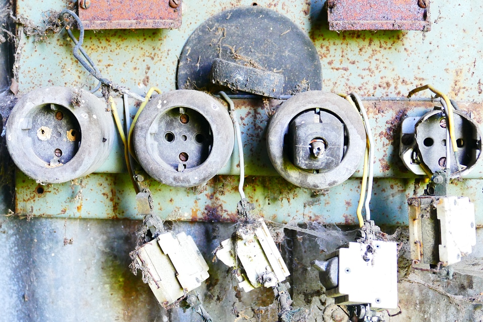 Plug broken destroyed