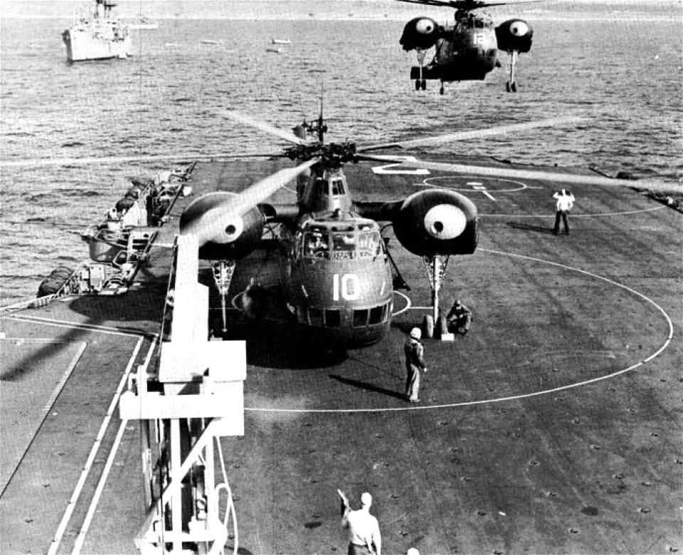CH-37C_helicopters_on_USS_Iwo_Jima_(LPH-2)_c1963
