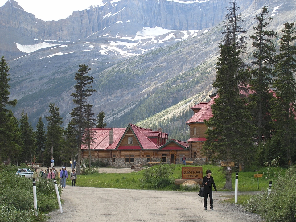 Num-ti-jah Lodge Lake Louise