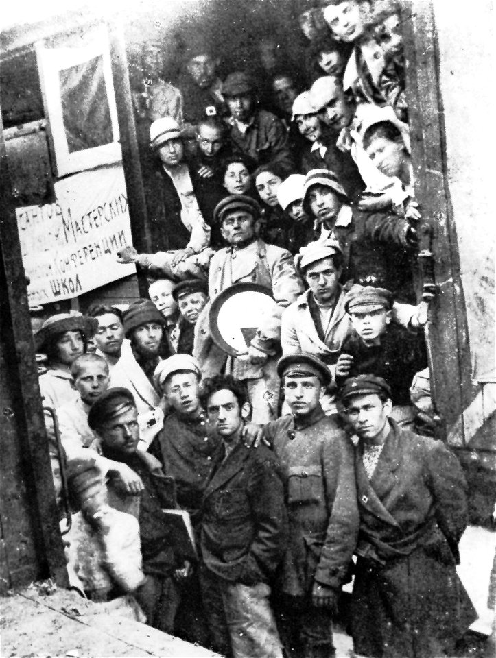 Integrantes del grupo UNOVIS, Malevich y Lissitzky entre ellos. Vitebsk, Bielorrusia