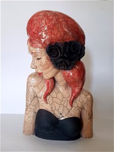 Buste aux roses noires