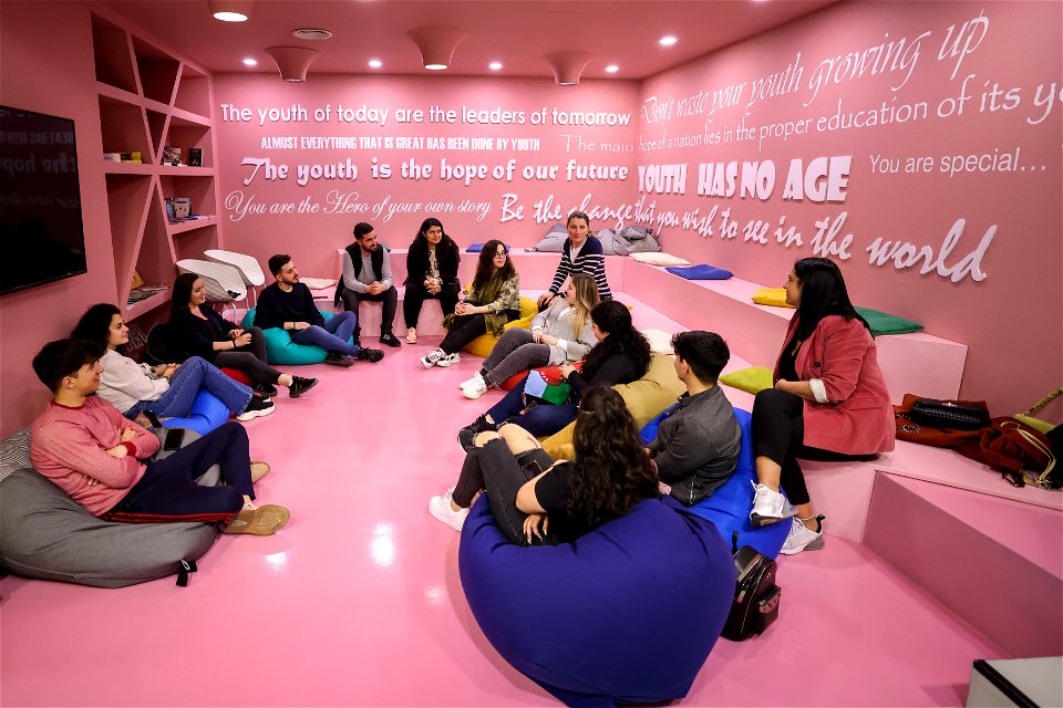 YEAs in Albania discuss future with Roma Youth