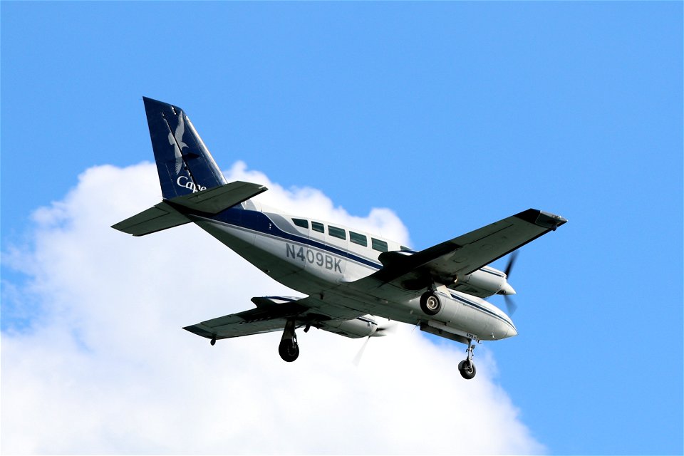 Cape Air Cessna 402 arriving at BOS