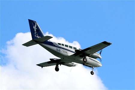 Cape Air Cessna 402 arriving at BOS