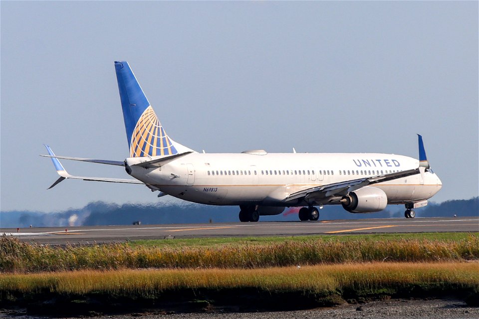United 737-900 departing BOS