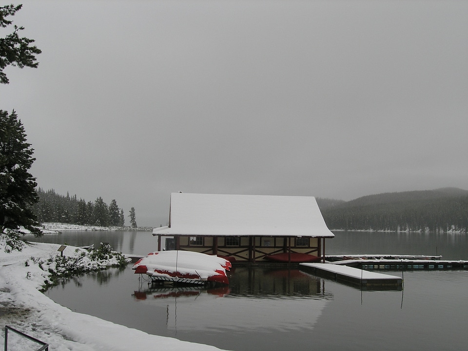 Maligne Lake Fishing, Hiking and Boat Tours