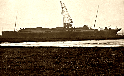 Titanic under construction, B Deck modifications can be wached, around September 1911