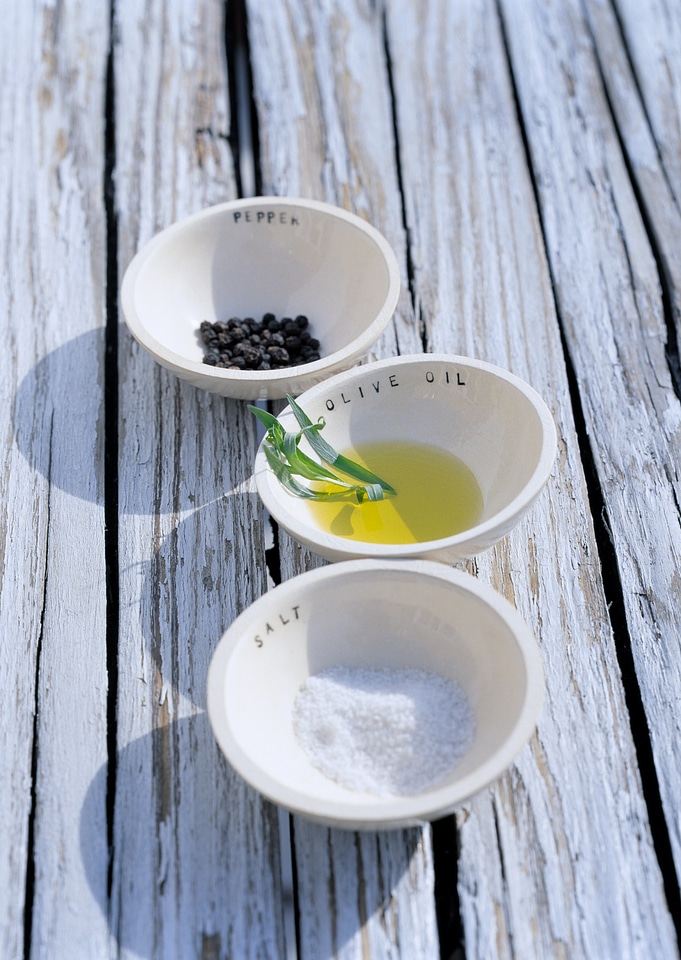 white bowl on the table, the filling of spices and olive oil