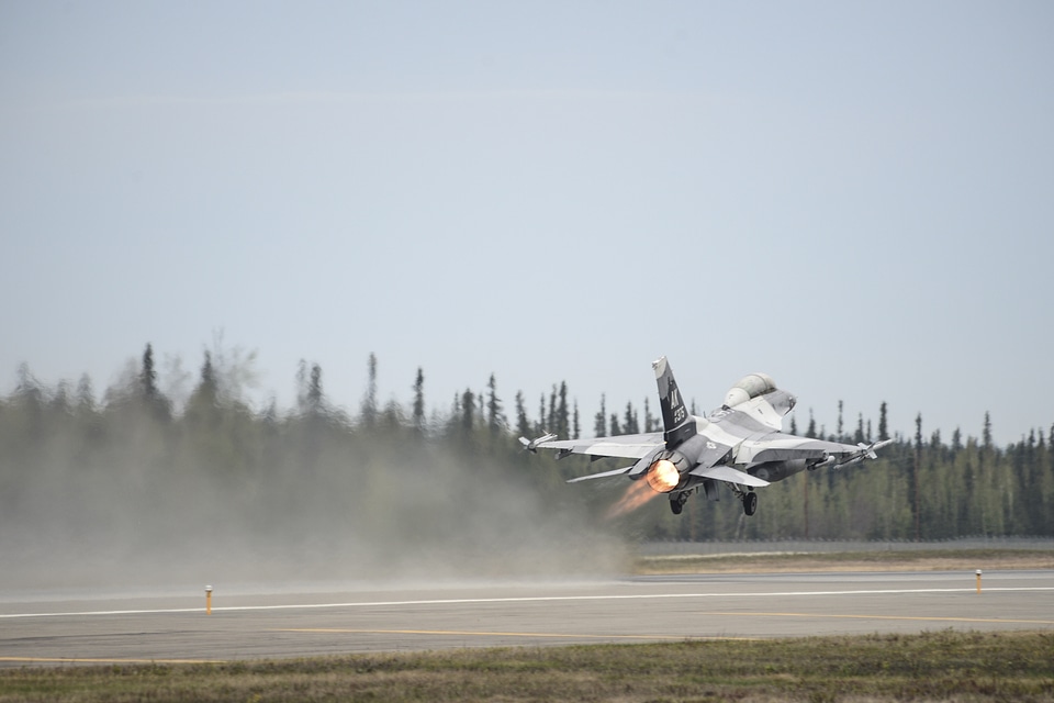 Red Flag 14-1 participants take off