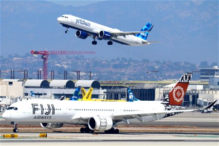 Fiji Airways 350-900 arriving as JetBlue 321-200neo departs