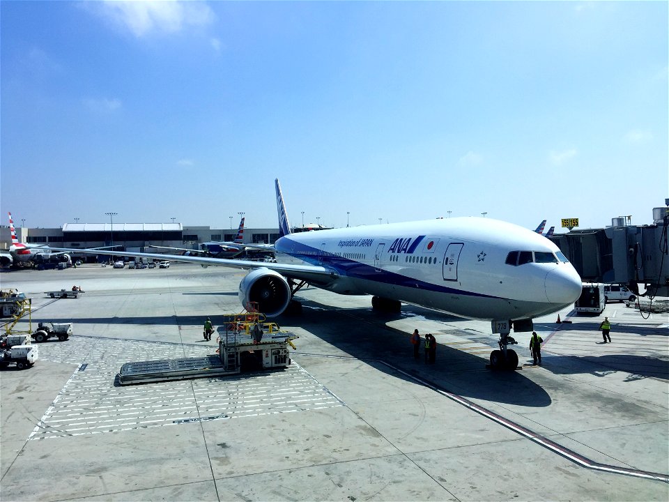 ANA 777-300 at LAX