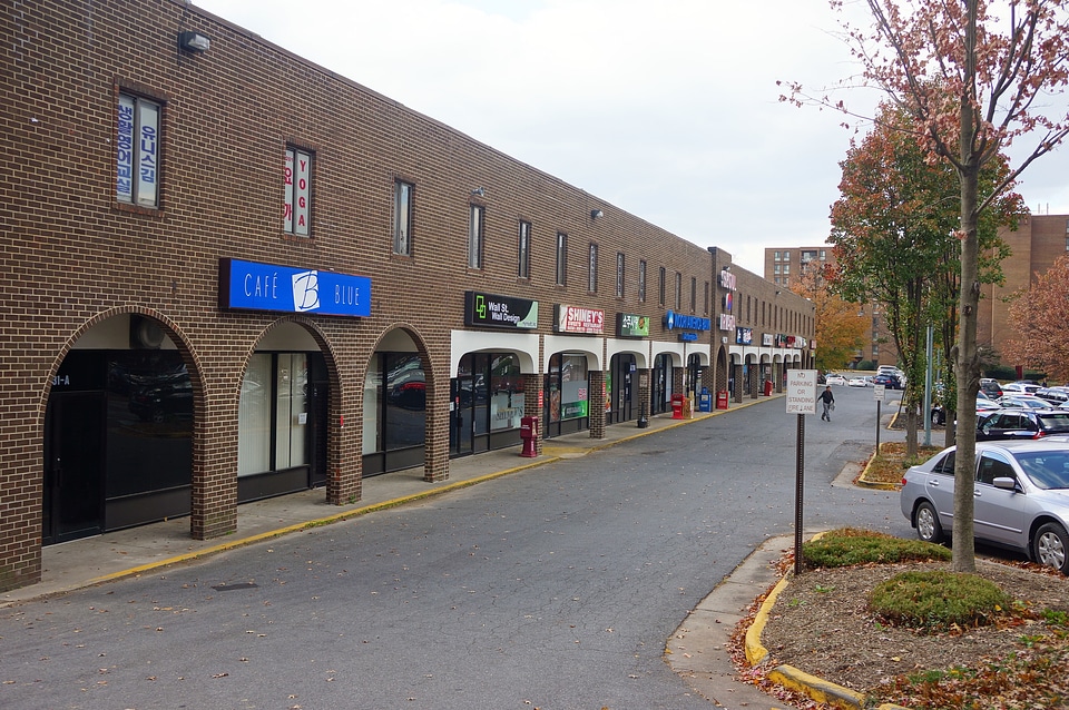 Annandale Shopping centers malls