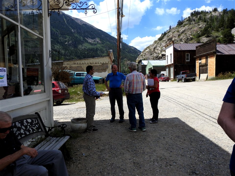 Polis greeting constituents (2)
