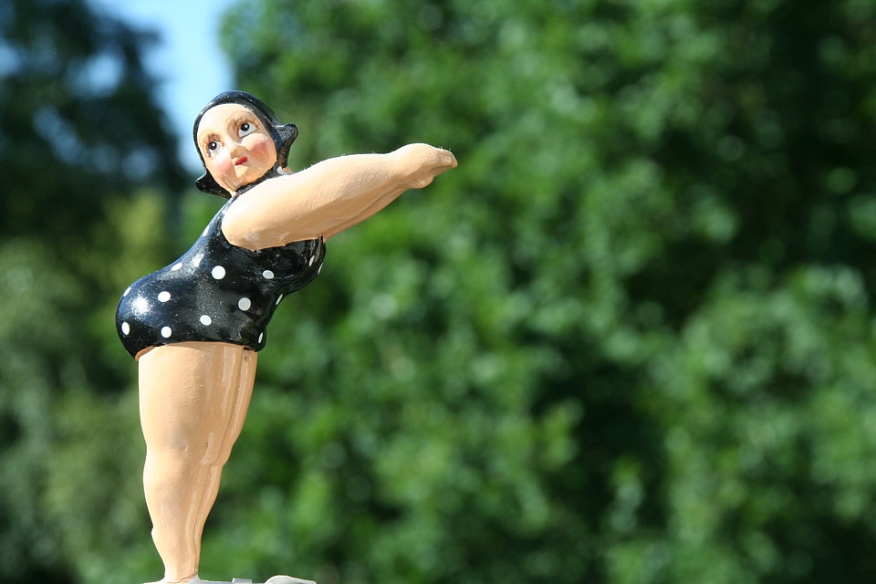 Swimmer figure porcelain