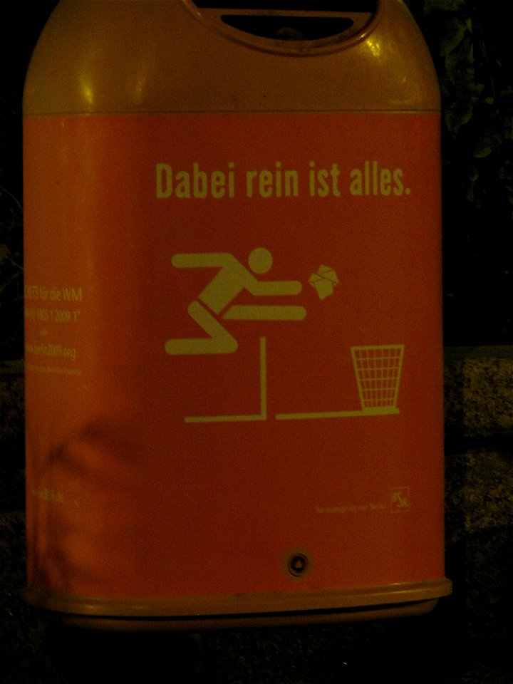 Berlin trash can 3