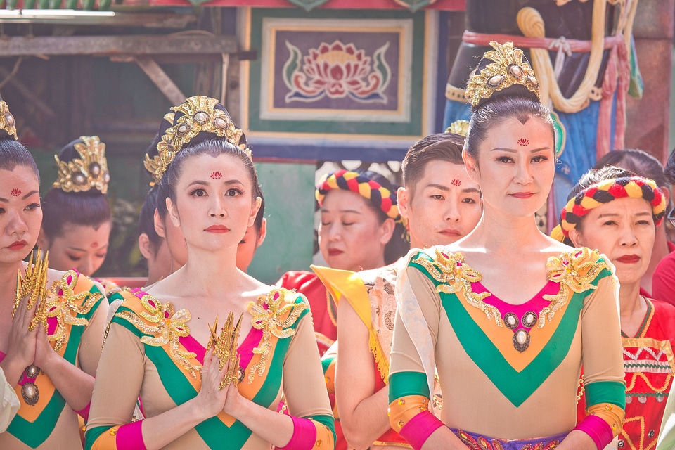 Chinese dance troupe performs traditional dance