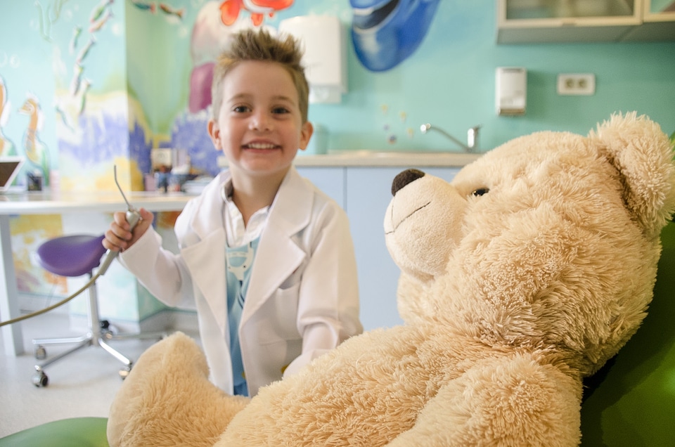 kid with teddybear