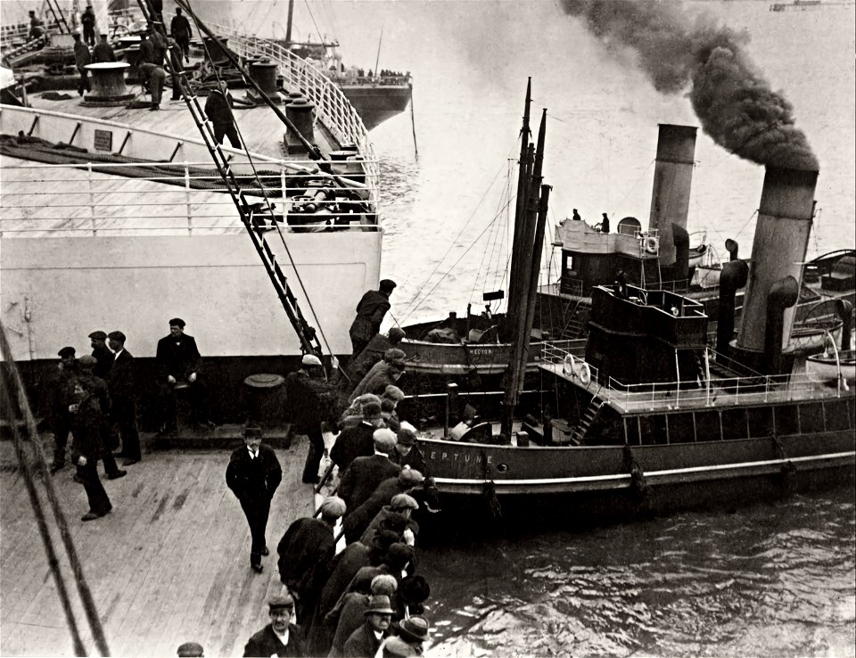 Titanic starboard bow by Father Browne