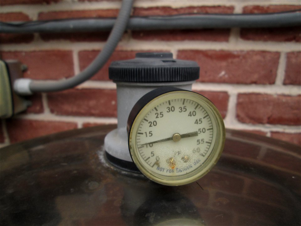 Swimming pool pump