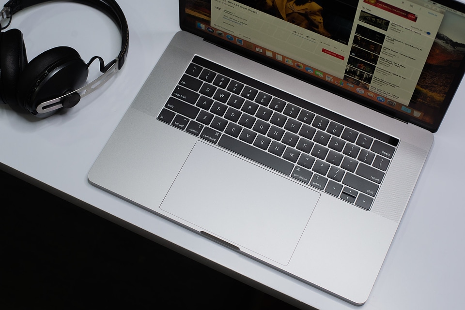 Apple MacBook Laptop