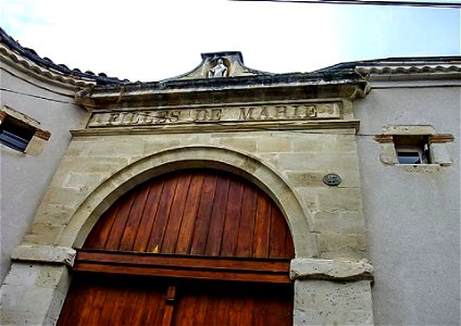 Archway to Marianist Sisters Community: Rue des Augustins, Agen