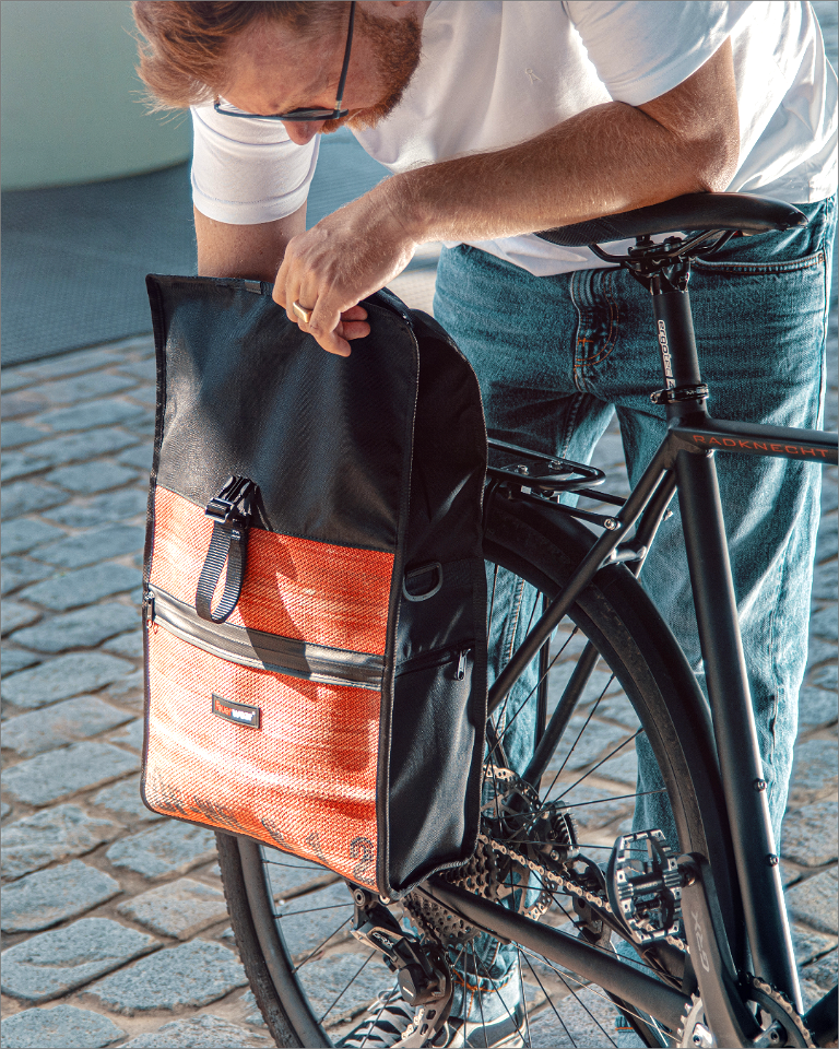 Fahrradtasche Sam aus gebrauchtem Feuerwehrschlauch