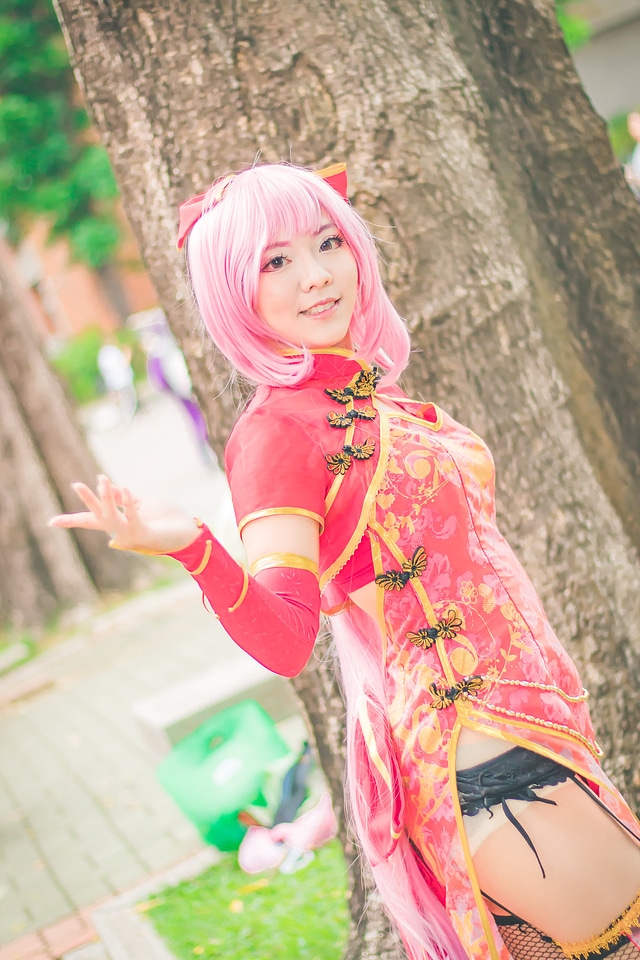 An unidentified Japanese anime cosplay pose