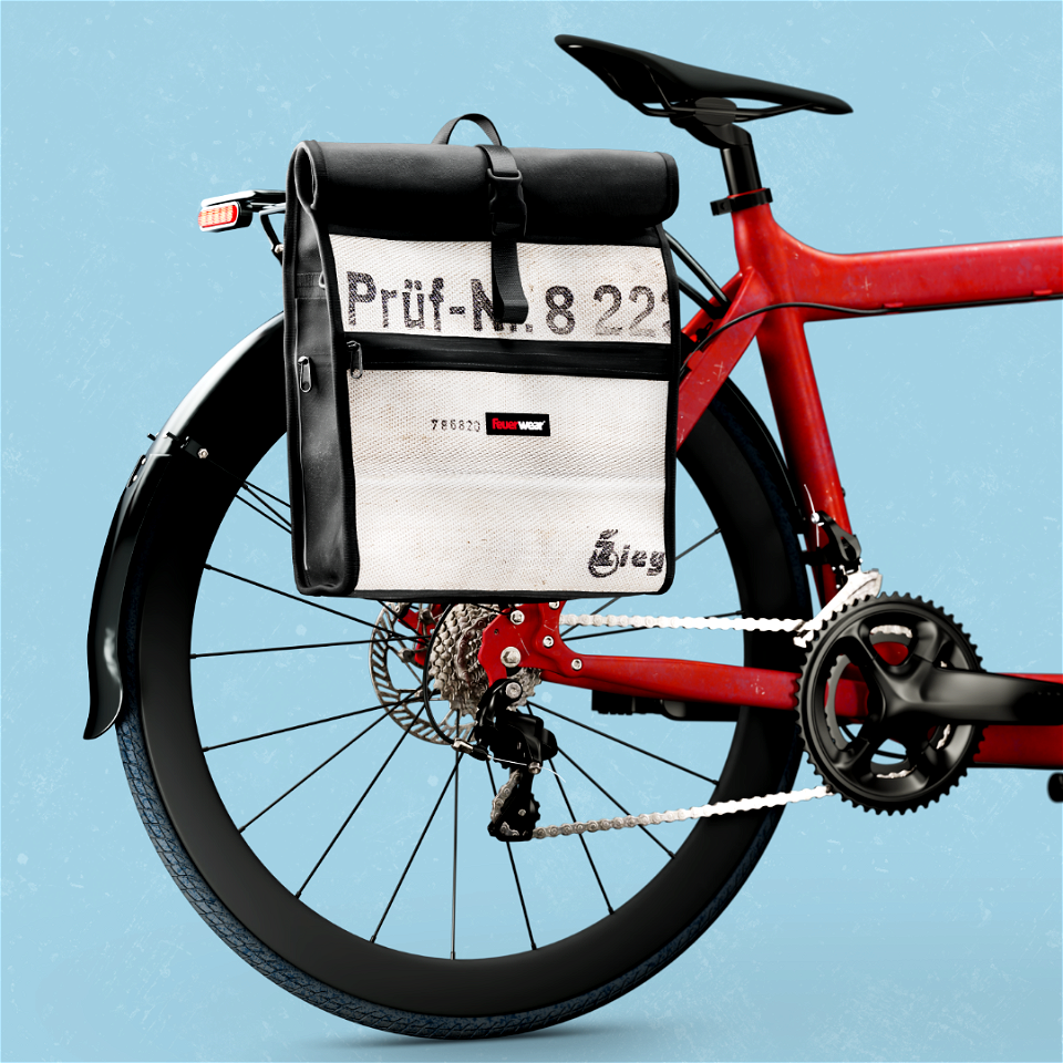 Fahrradtasche Sam aus gebrauchtem Feuerwehrschlauch