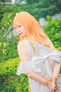 An unidentified Japanese anime cosplay pose
