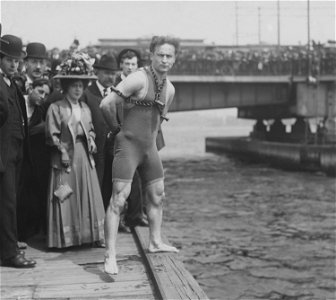 Harry Houdini in Boston in 1908 photo