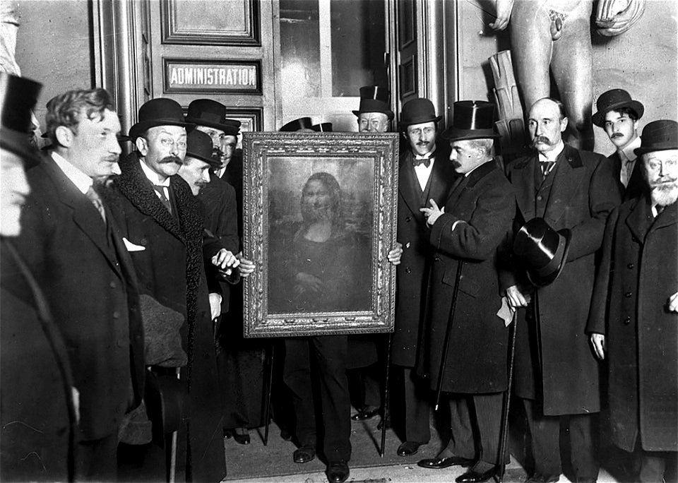 Shoot for the return of the painting of Leonardo La Gioconda at the Louvre Museum 1914