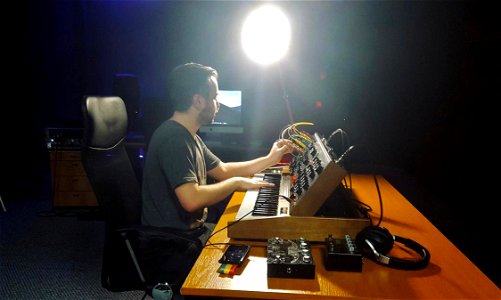 osmia music playing in studio photo