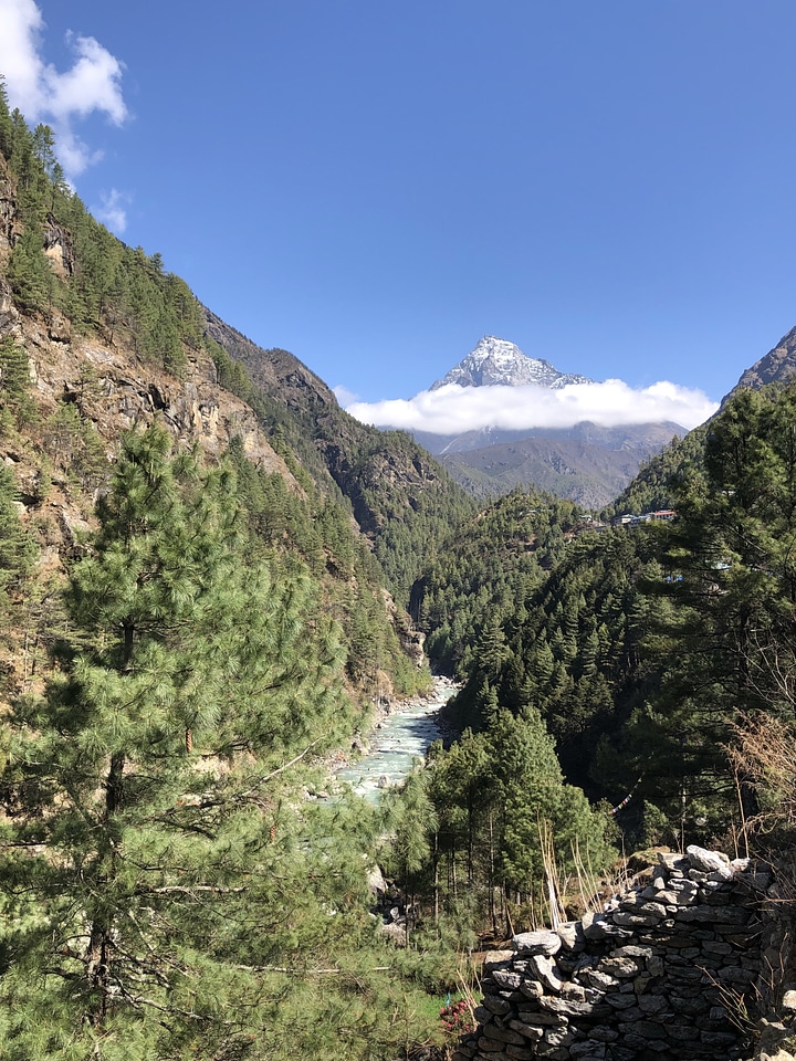 Himalayas trail on the way to Everest base camp