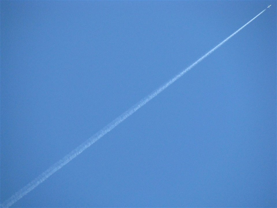 contrails 1 photo