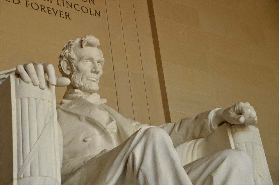 lincoln statue