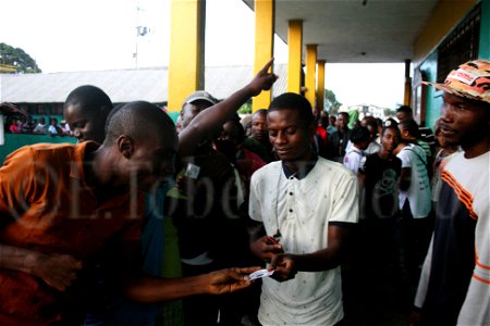 VOTER LINE-UP photo