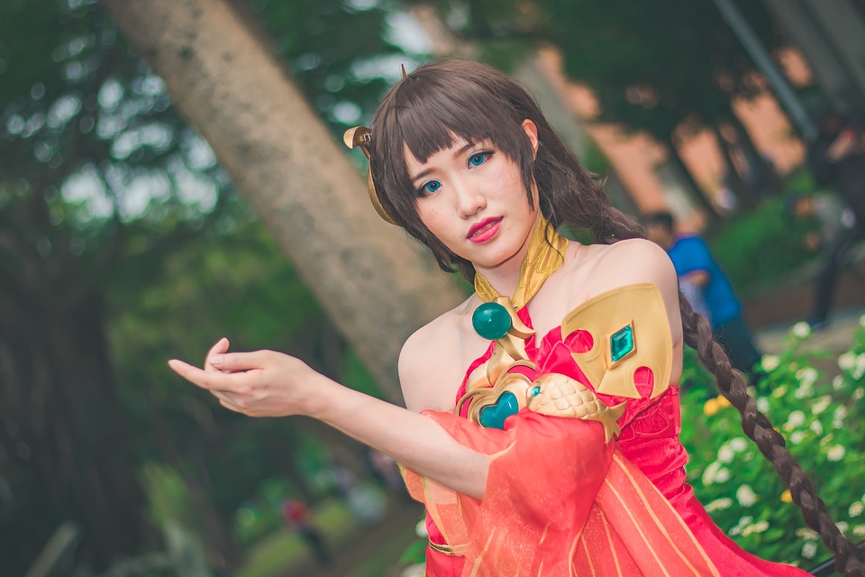 An unidentified Japanese anime cosplay pose