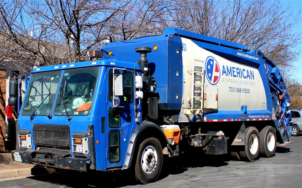 American Disposal truck 537 | CNG Mack LR Mcneilus RL