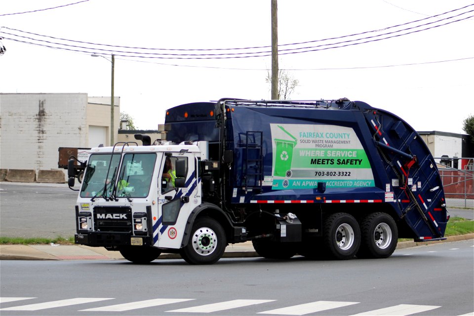 Fairfax County Truck 7193 | Mack LR McNeilus Heavy Duty