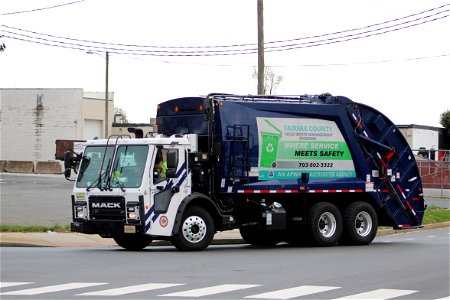 Fairfax County Truck 7193 | Mack LR McNeilus Heavy Duty