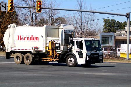 Town of Herndon truck 123 | Mack LR New Way Sidewinder photo