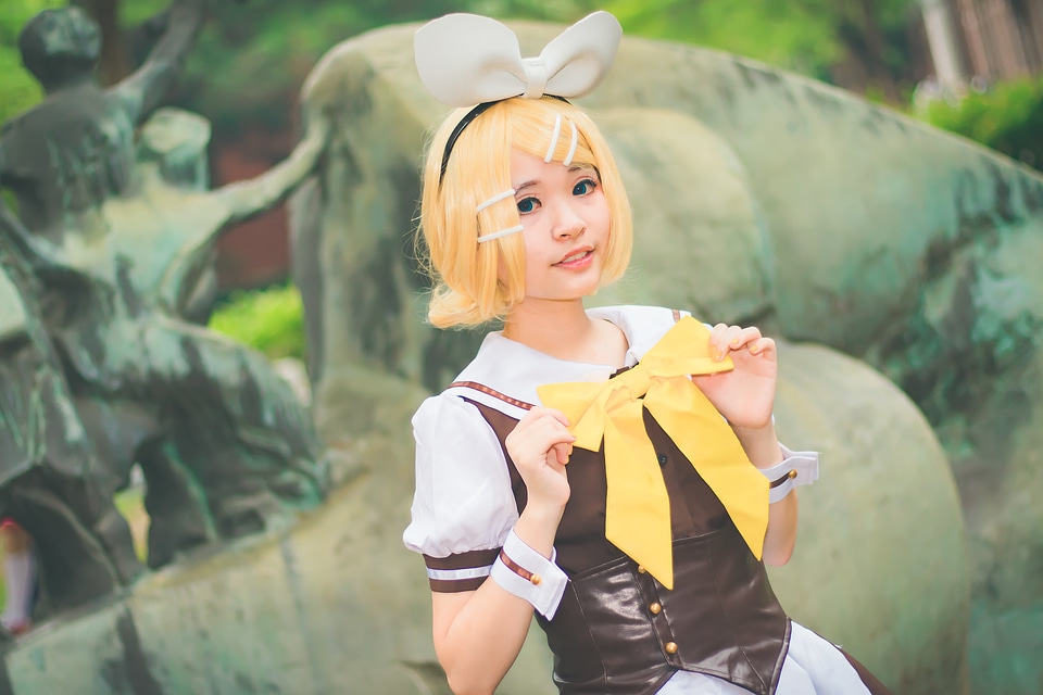 An unidentified Japanese anime cosplay pose