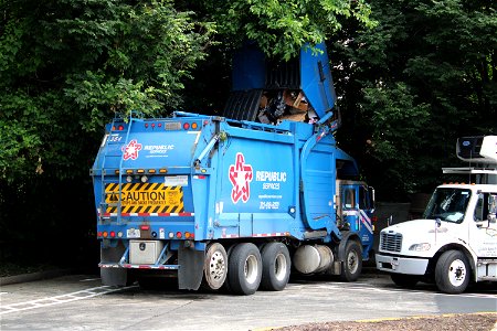 Republic Services truck 1354 photo