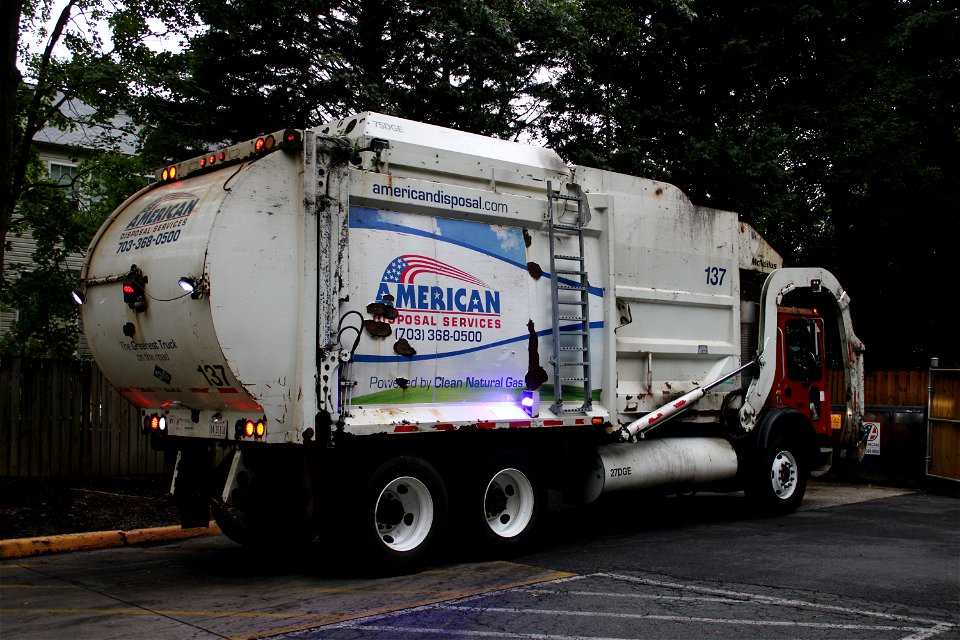 American Disposal truck 137 | CNG Mack MRU McNeilus Atlantic