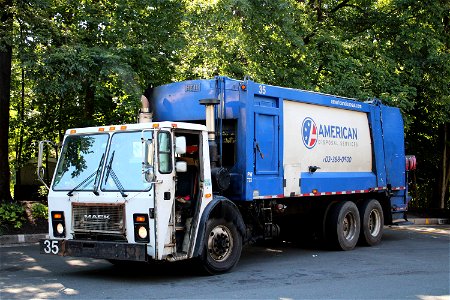 American Disposal truck 35 | Mack LE Heil DP5000 photo