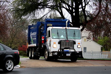 American Disposal truck 440 photo
